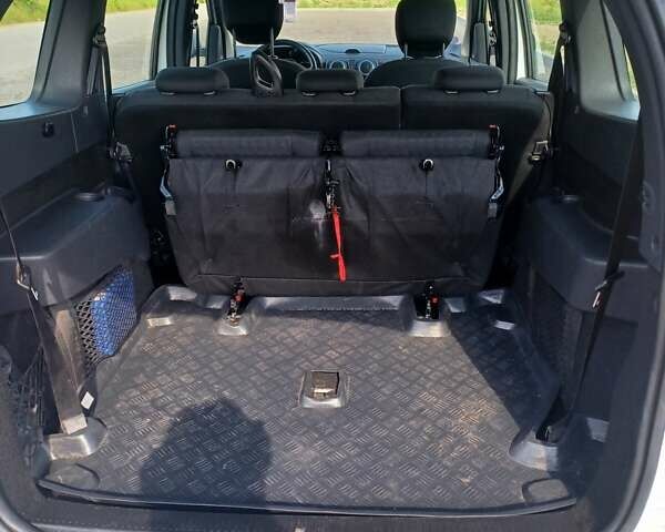 Белый Дачия Lodgy Stepway, объемом двигателя 1.2 л и пробегом 153 тыс. км за 9300 $, фото 31 на Automoto.ua