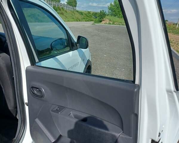 Белый Дачия Lodgy Stepway, объемом двигателя 1.2 л и пробегом 153 тыс. км за 9300 $, фото 25 на Automoto.ua