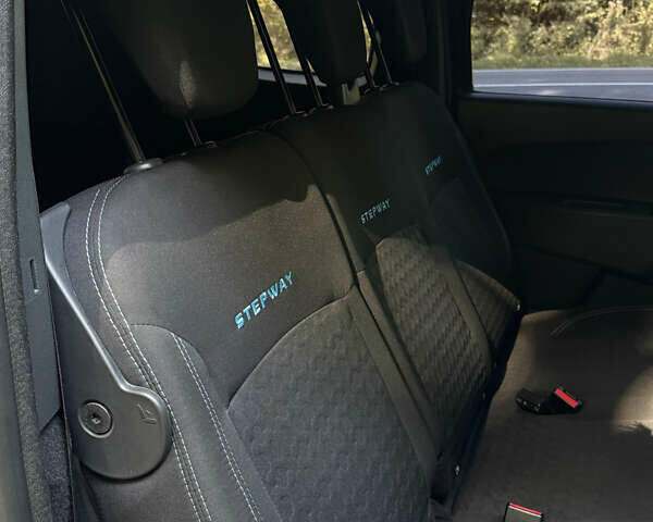 Черный Дачия Lodgy Stepway, объемом двигателя 1.2 л и пробегом 183 тыс. км за 8699 $, фото 38 на Automoto.ua