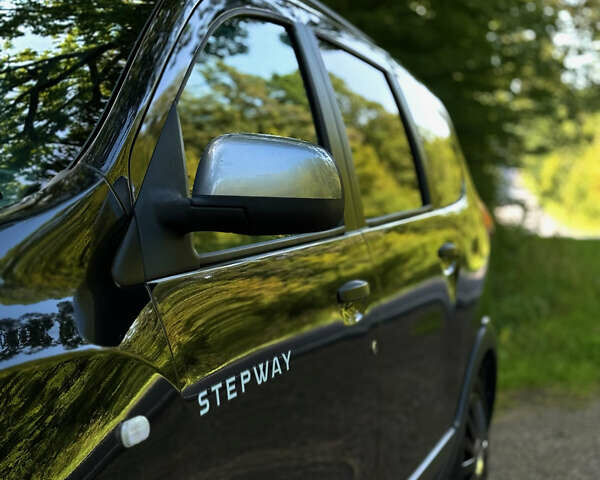 Черный Дачия Lodgy Stepway, объемом двигателя 1.2 л и пробегом 183 тыс. км за 8699 $, фото 65 на Automoto.ua