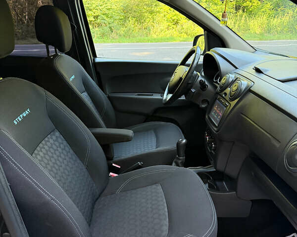 Черный Дачия Lodgy Stepway, объемом двигателя 1.2 л и пробегом 183 тыс. км за 8699 $, фото 5 на Automoto.ua