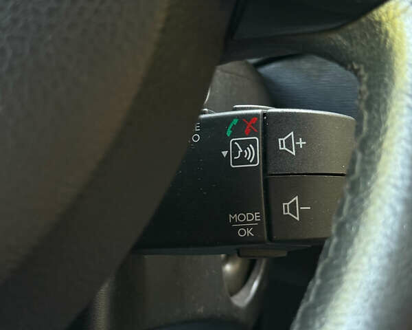 Черный Дачия Lodgy Stepway, объемом двигателя 1.2 л и пробегом 183 тыс. км за 8699 $, фото 33 на Automoto.ua