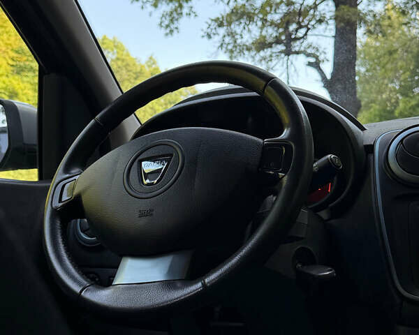 Черный Дачия Lodgy Stepway, объемом двигателя 1.2 л и пробегом 183 тыс. км за 8699 $, фото 6 на Automoto.ua