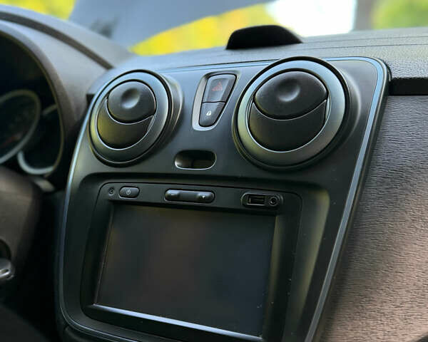 Черный Дачия Lodgy Stepway, объемом двигателя 1.2 л и пробегом 183 тыс. км за 9850 $, фото 33 на Automoto.ua