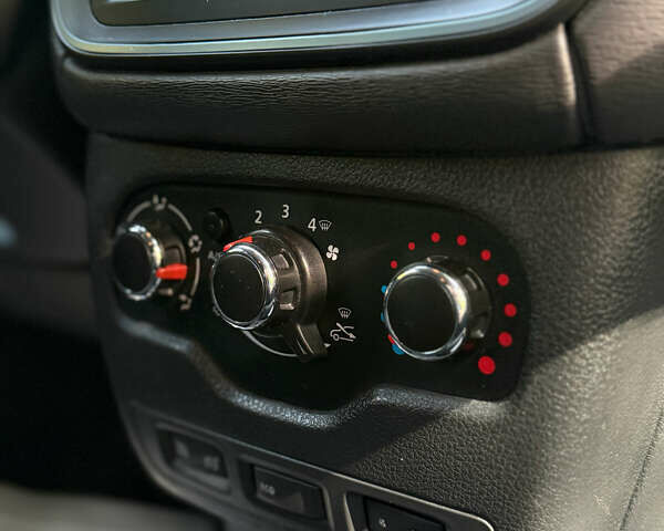 Черный Дачия Lodgy Stepway, объемом двигателя 1.2 л и пробегом 183 тыс. км за 8699 $, фото 40 на Automoto.ua