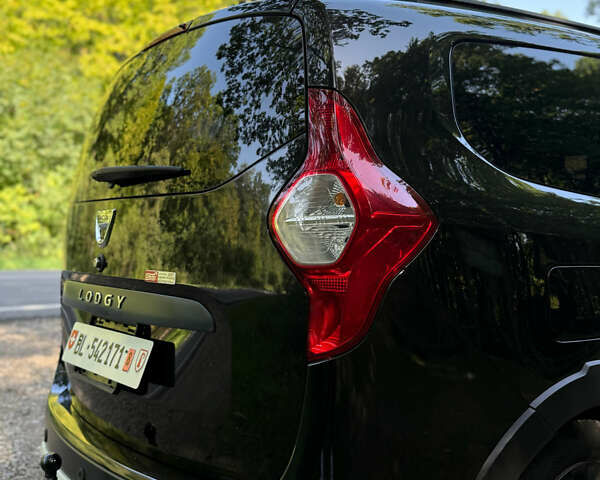 Черный Дачия Lodgy Stepway, объемом двигателя 1.2 л и пробегом 183 тыс. км за 8699 $, фото 43 на Automoto.ua