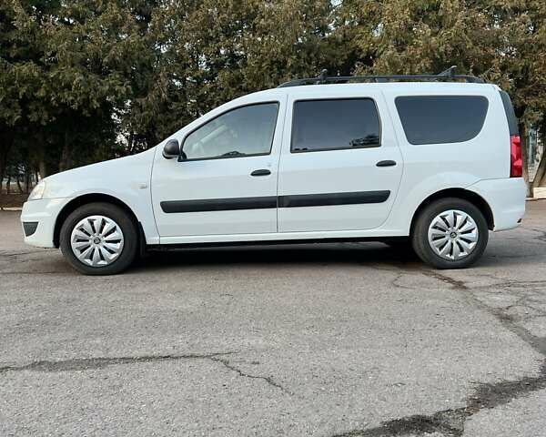 Белый Дачия Logan MCV, объемом двигателя 1.4 л и пробегом 175 тыс. км за 4950 $, фото 6 на Automoto.ua