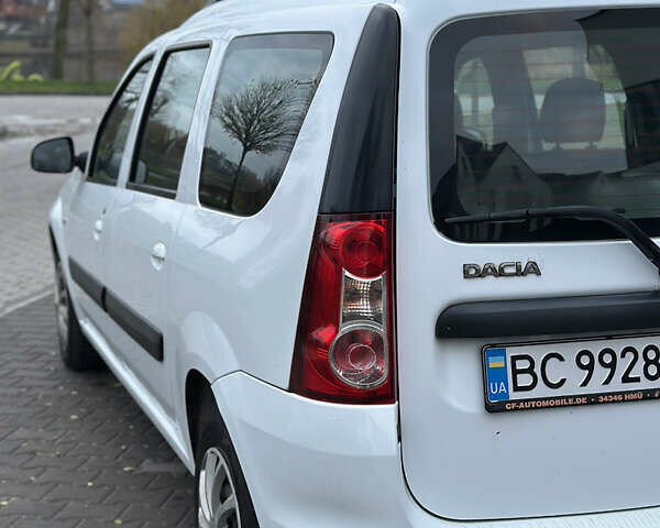 Белый Дачия Logan MCV, объемом двигателя 1.6 л и пробегом 185 тыс. км за 5500 $, фото 5 на Automoto.ua