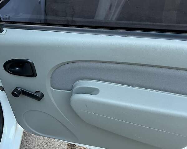 Белый Дачия Logan MCV, объемом двигателя 1.4 л и пробегом 175 тыс. км за 4950 $, фото 42 на Automoto.ua