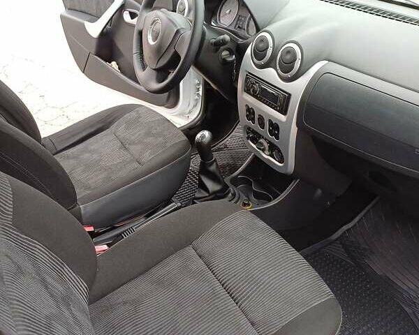 Белый Дачия Logan MCV, объемом двигателя 1.6 л и пробегом 179 тыс. км за 5850 $, фото 9 на Automoto.ua