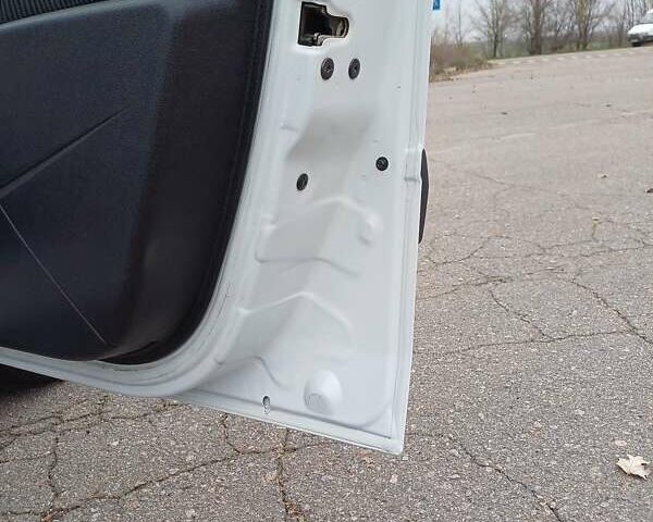 Белый Дачия Logan MCV, объемом двигателя 1.6 л и пробегом 179 тыс. км за 5850 $, фото 8 на Automoto.ua