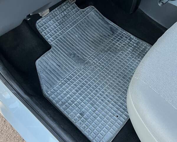 Белый Дачия Logan MCV, объемом двигателя 1.4 л и пробегом 175 тыс. км за 4950 $, фото 26 на Automoto.ua