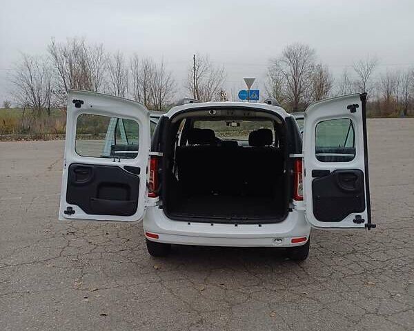 Белый Дачия Logan MCV, объемом двигателя 1.6 л и пробегом 179 тыс. км за 5850 $, фото 5 на Automoto.ua