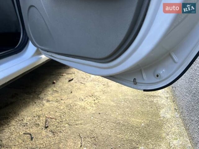 Белый Дачия Logan MCV, объемом двигателя 1.6 л и пробегом 231 тыс. км за 4650 $, фото 23 на Automoto.ua