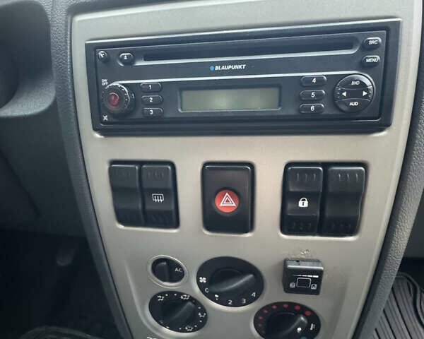 Білий Дачія Logan MCV, об'ємом двигуна 1.4 л та пробігом 177 тис. км за 5499 $, фото 16 на Automoto.ua