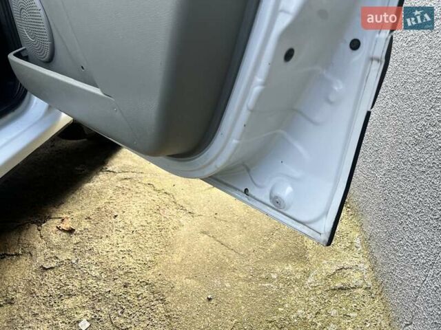 Белый Дачия Logan MCV, объемом двигателя 1.6 л и пробегом 231 тыс. км за 4650 $, фото 25 на Automoto.ua