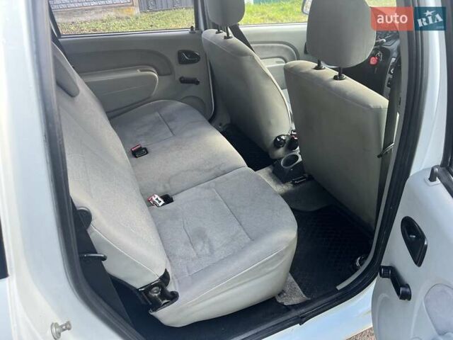 Белый Дачия Logan MCV, объемом двигателя 1.6 л и пробегом 231 тыс. км за 4650 $, фото 36 на Automoto.ua