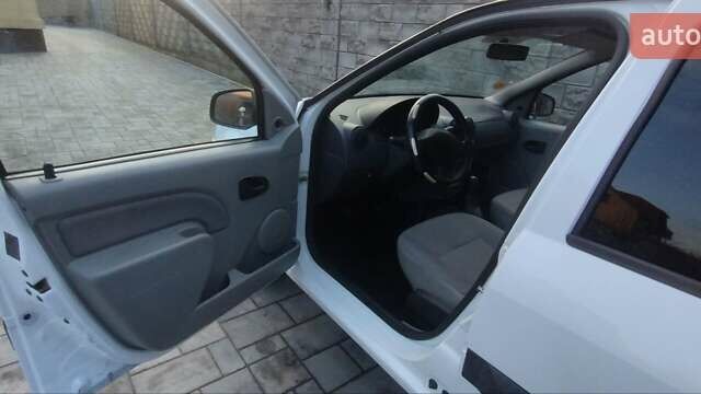 Білий Дачія Logan MCV, об'ємом двигуна 1.6 л та пробігом 230 тис. км за 5000 $, фото 3 на Automoto.ua