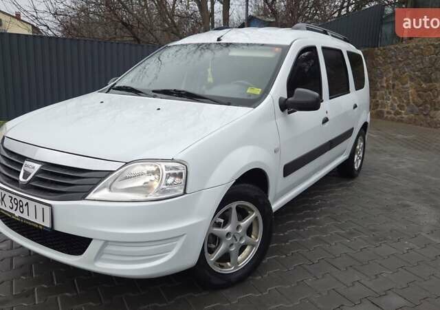 Белый Дачия Logan MCV, объемом двигателя 1.6 л и пробегом 182 тыс. км за 5900 $, фото 1 на Automoto.ua