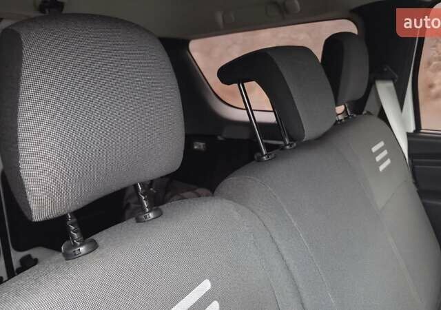 Белый Дачия Logan MCV, объемом двигателя 1.6 л и пробегом 182 тыс. км за 5900 $, фото 13 на Automoto.ua