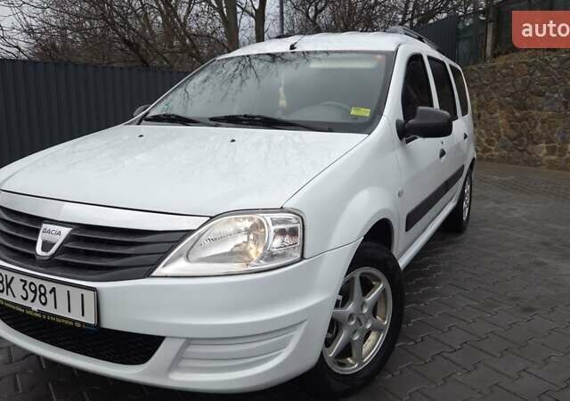 Белый Дачия Logan MCV, объемом двигателя 1.6 л и пробегом 182 тыс. км за 5900 $, фото 4 на Automoto.ua