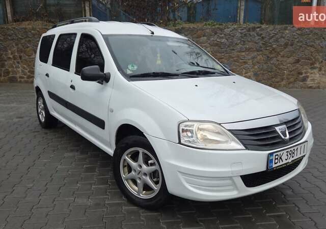 Белый Дачия Logan MCV, объемом двигателя 1.6 л и пробегом 182 тыс. км за 5900 $, фото 5 на Automoto.ua