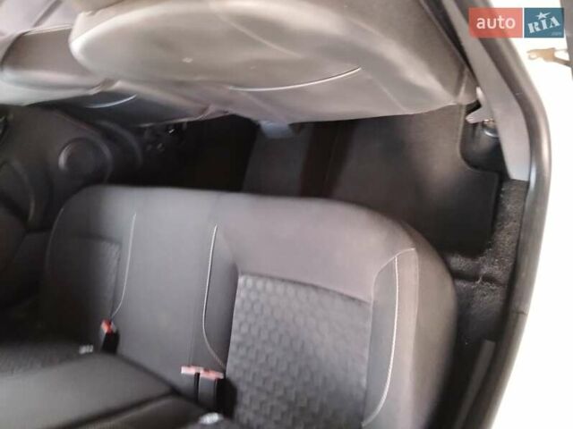 Белый Дачия Logan MCV, объемом двигателя 1.5 л и пробегом 146 тыс. км за 7800 $, фото 3 на Automoto.ua