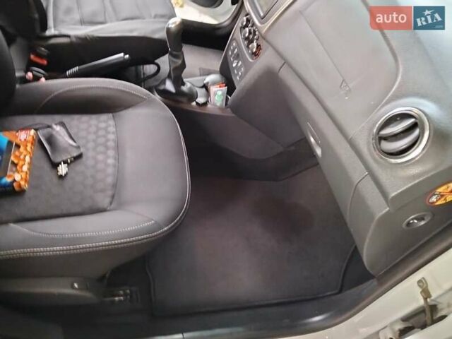 Белый Дачия Logan MCV, объемом двигателя 1.5 л и пробегом 146 тыс. км за 7800 $, фото 7 на Automoto.ua