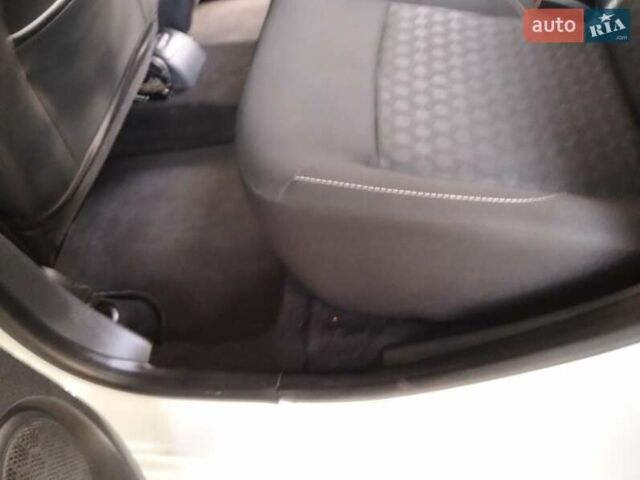 Белый Дачия Logan MCV, объемом двигателя 1.5 л и пробегом 146 тыс. км за 7800 $, фото 8 на Automoto.ua