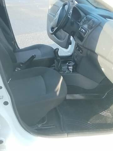 Белый Дачия Logan MCV, объемом двигателя 1.1 л и пробегом 142 тыс. км за 5600 $, фото 19 на Automoto.ua