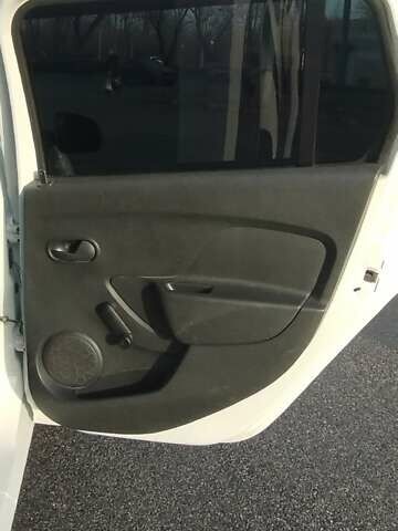 Белый Дачия Logan MCV, объемом двигателя 1.1 л и пробегом 142 тыс. км за 5600 $, фото 24 на Automoto.ua