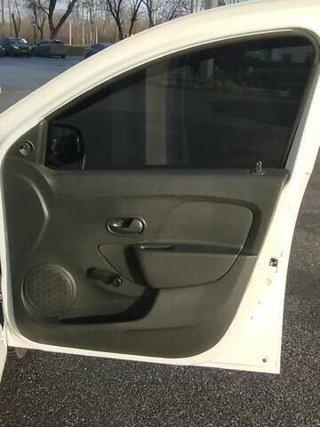 Белый Дачия Logan MCV, объемом двигателя 1.1 л и пробегом 142 тыс. км за 5600 $, фото 23 на Automoto.ua