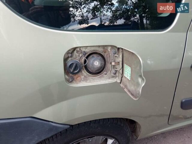 Бежевый Дачия Logan MCV, объемом двигателя 1.6 л и пробегом 285 тыс. км за 5600 $, фото 1 на Automoto.ua