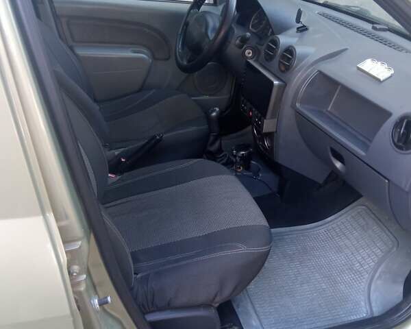 Бежевый Дачия Logan MCV, объемом двигателя 1.6 л и пробегом 285 тыс. км за 5600 $, фото 32 на Automoto.ua