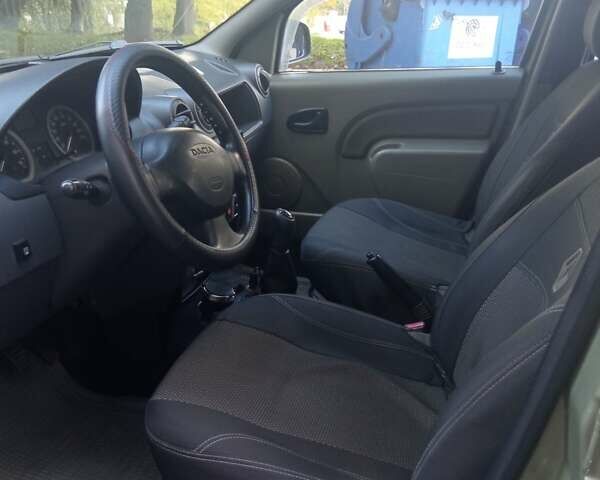 Бежевый Дачия Logan MCV, объемом двигателя 1.6 л и пробегом 285 тыс. км за 5600 $, фото 30 на Automoto.ua