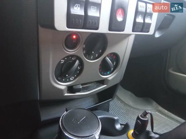 Бежевый Дачия Logan MCV, объемом двигателя 1.6 л и пробегом 285 тыс. км за 5600 $, фото 48 на Automoto.ua