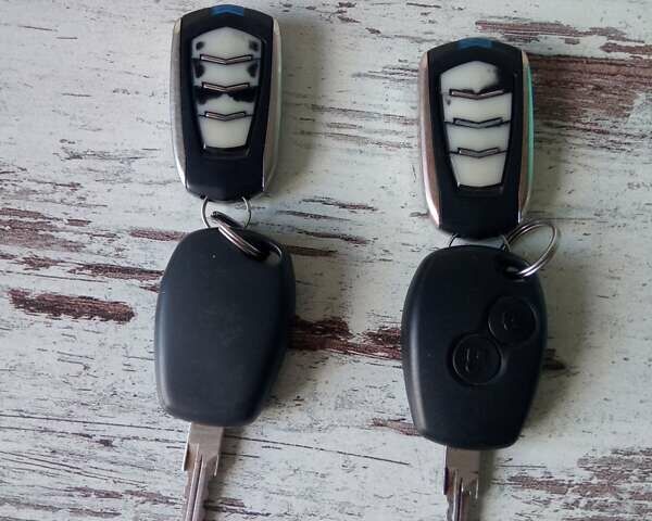 Бежевый Дачия Logan MCV, объемом двигателя 1.6 л и пробегом 285 тыс. км за 5600 $, фото 5 на Automoto.ua