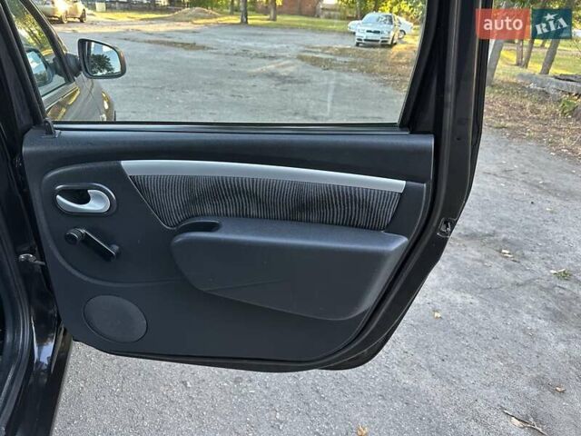 Черный Дачия Logan MCV, объемом двигателя 1.6 л и пробегом 143 тыс. км за 6850 $, фото 33 на Automoto.ua