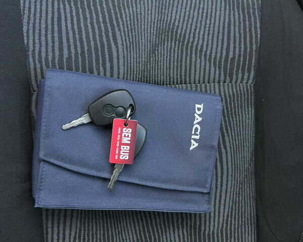 Черный Дачия Logan MCV, объемом двигателя 1.6 л и пробегом 144 тыс. км за 6350 $, фото 32 на Automoto.ua