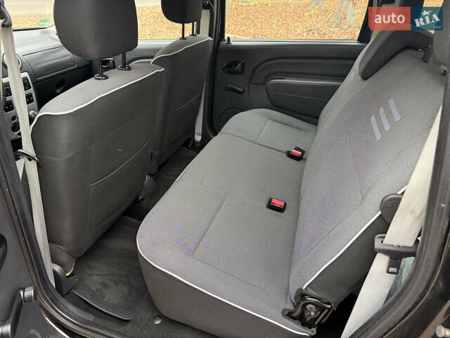 Черный Дачия Logan MCV, объемом двигателя 1.6 л и пробегом 233 тыс. км за 6500 $, фото 13 на Automoto.ua