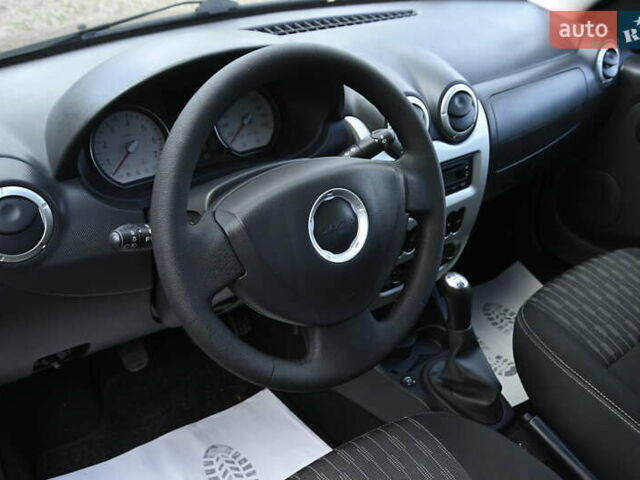 Черный Дачия Logan MCV, объемом двигателя 1.6 л и пробегом 135 тыс. км за 6950 $, фото 14 на Automoto.ua