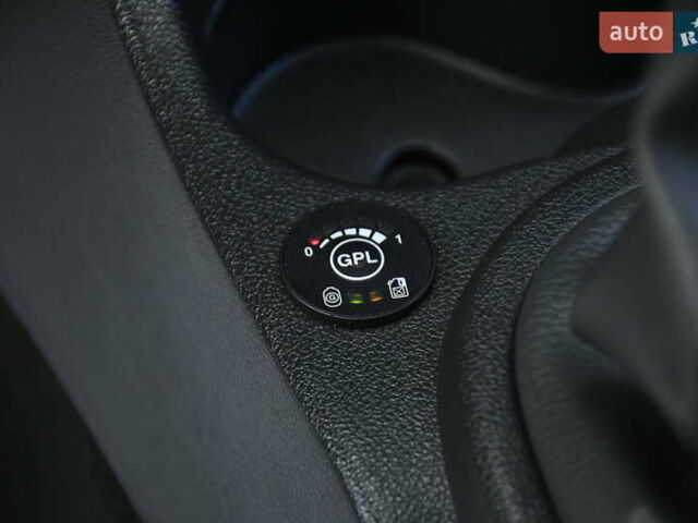 Черный Дачия Logan MCV, объемом двигателя 1.6 л и пробегом 135 тыс. км за 6950 $, фото 16 на Automoto.ua