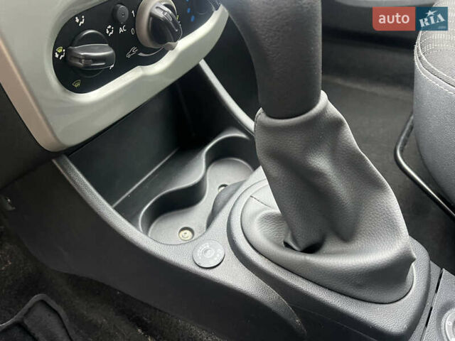 Черный Дачия Logan MCV, объемом двигателя 1.6 л и пробегом 220 тыс. км за 6900 $, фото 35 на Automoto.ua