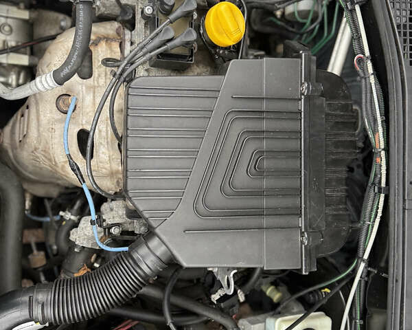 Черный Дачия Logan MCV, объемом двигателя 1.6 л и пробегом 197 тыс. км за 7250 $, фото 9 на Automoto.ua