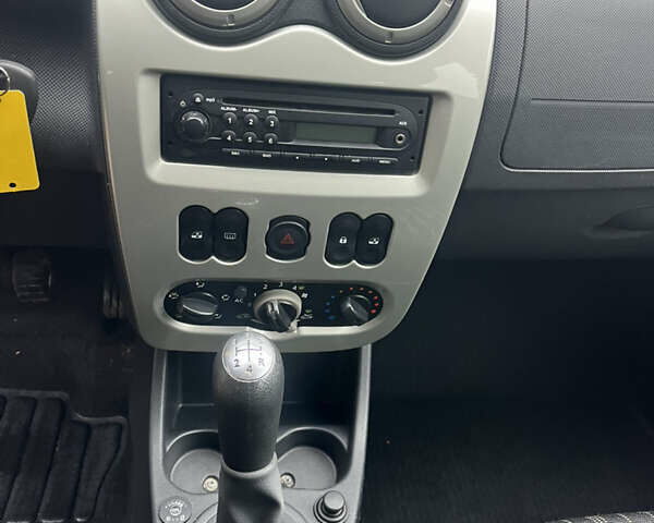 Черный Дачия Logan MCV, объемом двигателя 1.6 л и пробегом 220 тыс. км за 6900 $, фото 33 на Automoto.ua