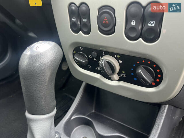 Черный Дачия Logan MCV, объемом двигателя 1.6 л и пробегом 220 тыс. км за 6900 $, фото 30 на Automoto.ua