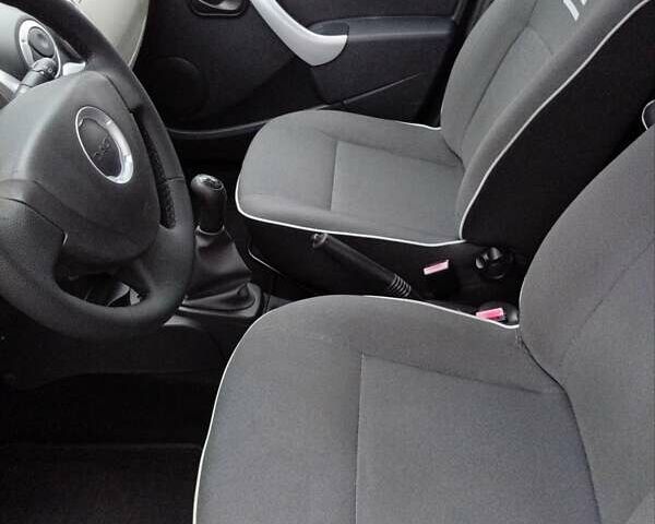 Чорний Дачія Logan MCV, об'ємом двигуна 1.6 л та пробігом 180 тис. км за 6899 $, фото 15 на Automoto.ua