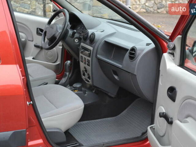 Красный Дачия Logan MCV, объемом двигателя 1.6 л и пробегом 192 тыс. км за 4900 $, фото 16 на Automoto.ua