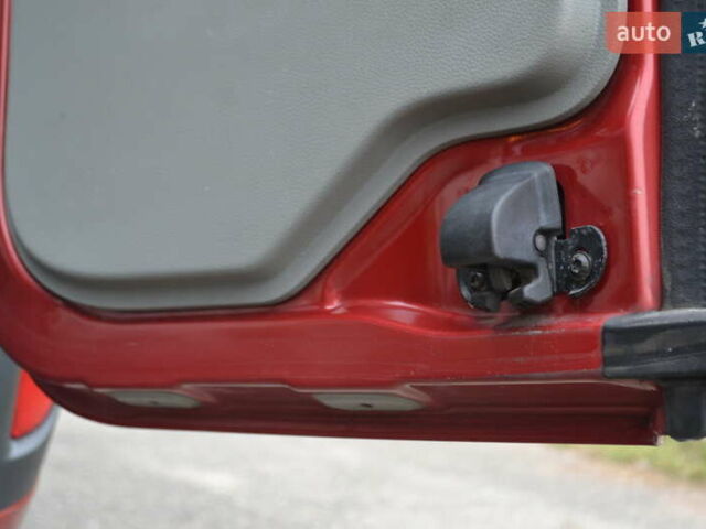 Красный Дачия Logan MCV, объемом двигателя 1.6 л и пробегом 192 тыс. км за 4900 $, фото 39 на Automoto.ua