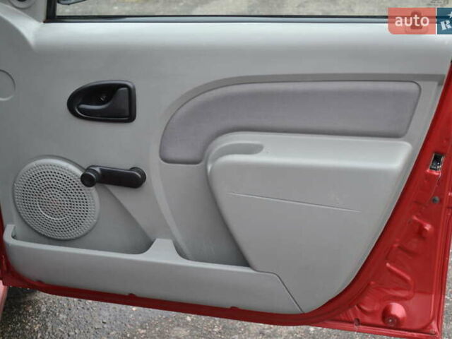 Красный Дачия Logan MCV, объемом двигателя 1.6 л и пробегом 192 тыс. км за 4900 $, фото 17 на Automoto.ua